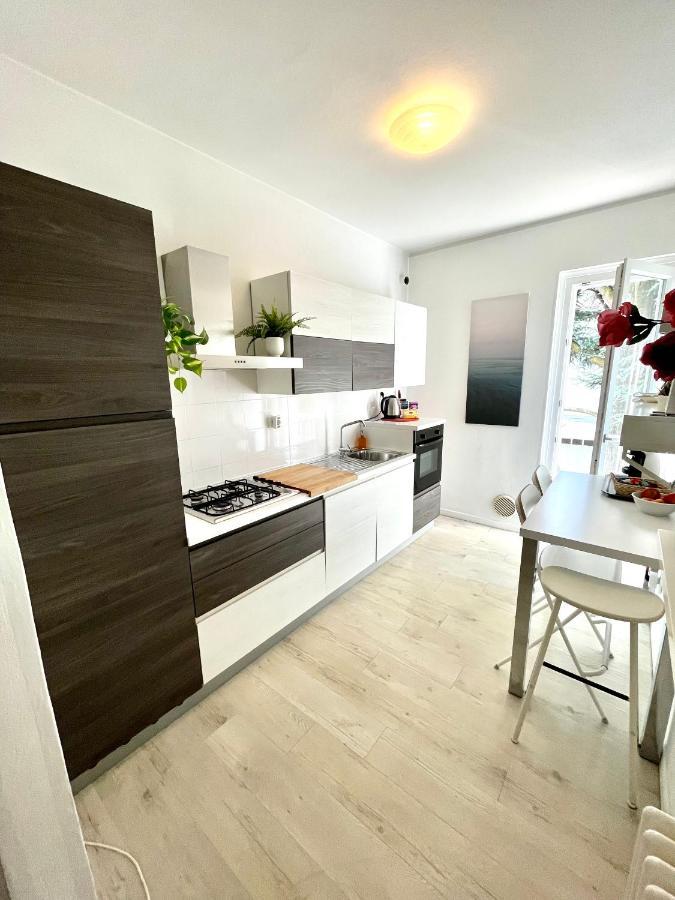 Your Familyapartment In Сирмионе Екстериор снимка