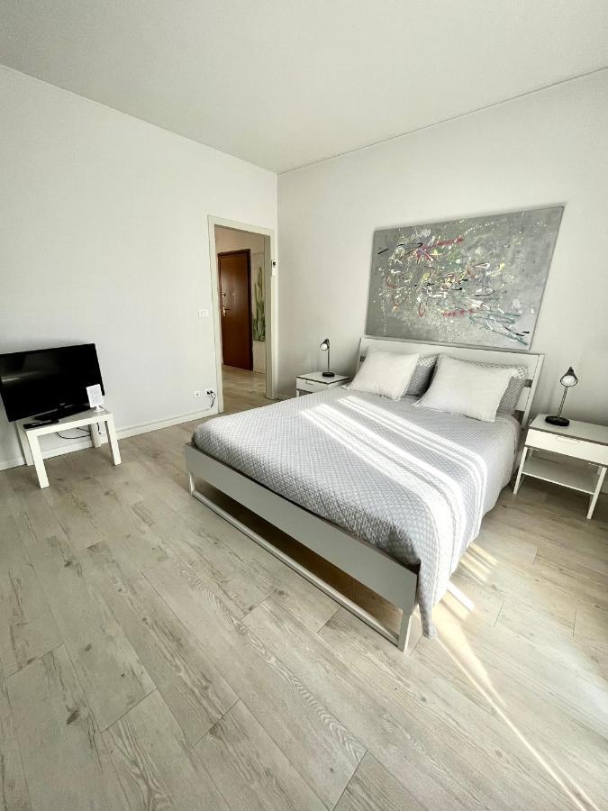 Your Familyapartment In Сирмионе Екстериор снимка
