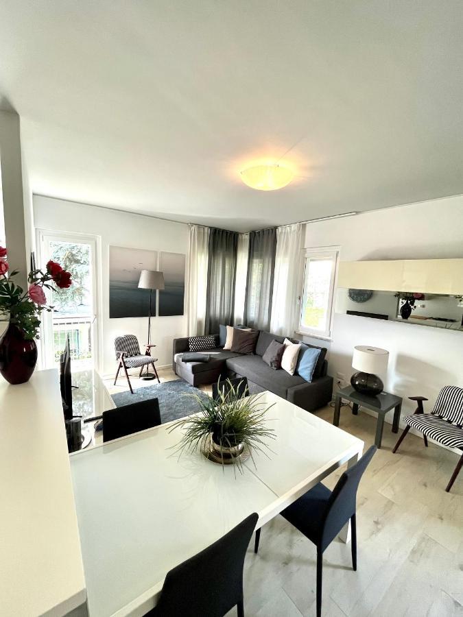 Your Familyapartment In Сирмионе Екстериор снимка