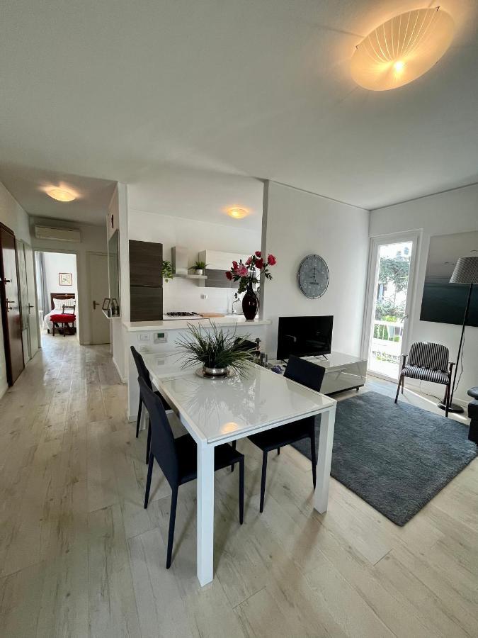 Your Familyapartment In Сирмионе Екстериор снимка