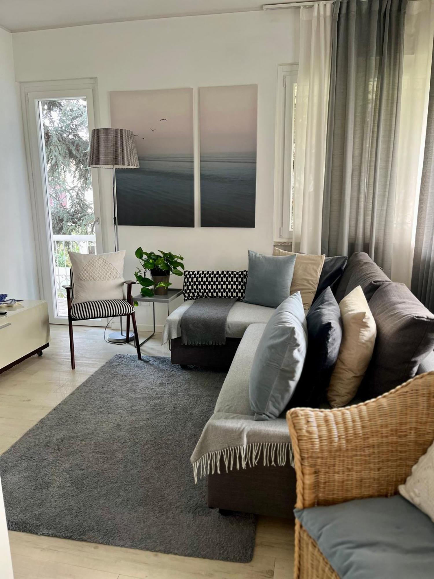 Your Familyapartment In Сирмионе Екстериор снимка