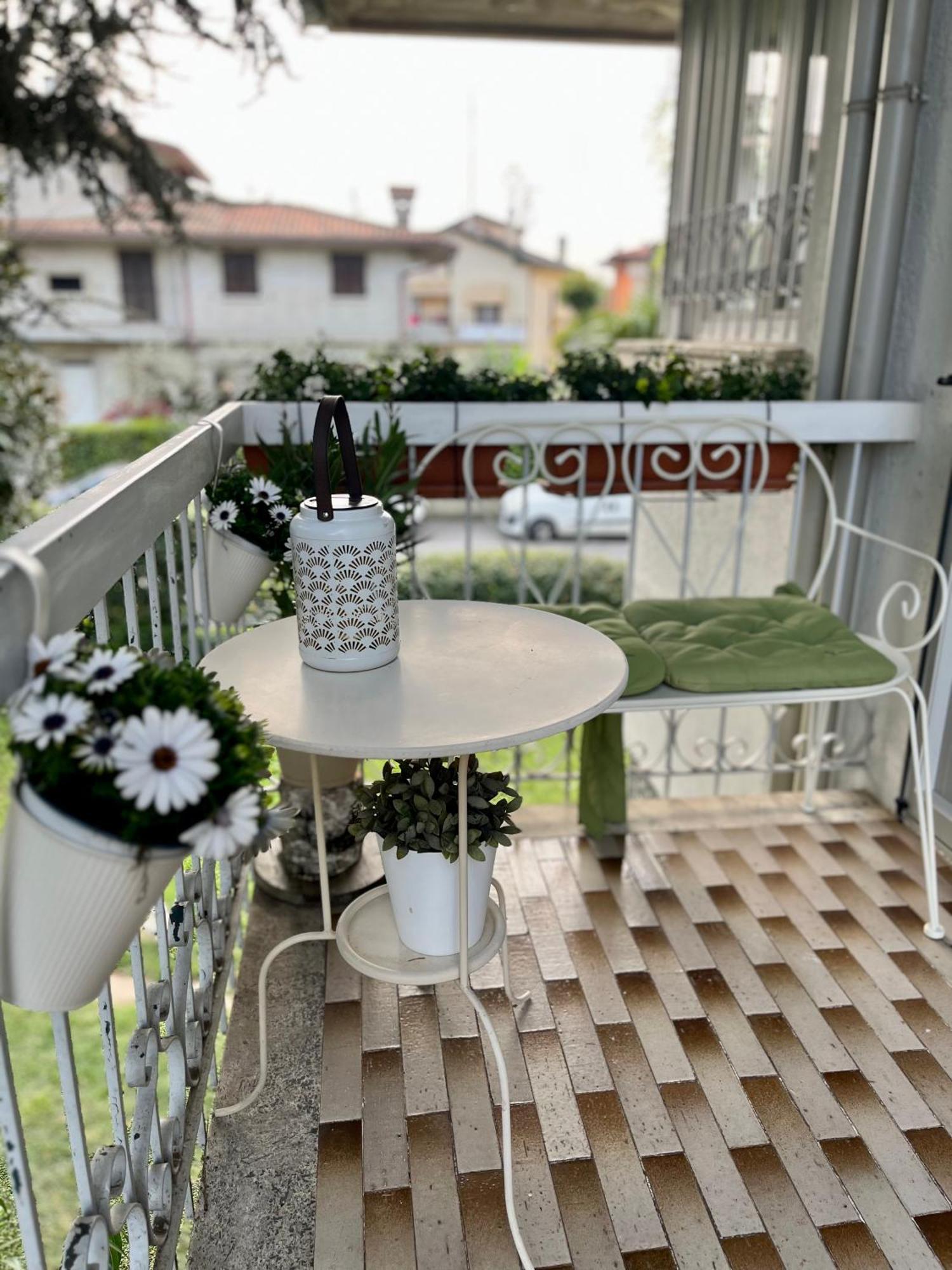 Your Familyapartment In Сирмионе Екстериор снимка