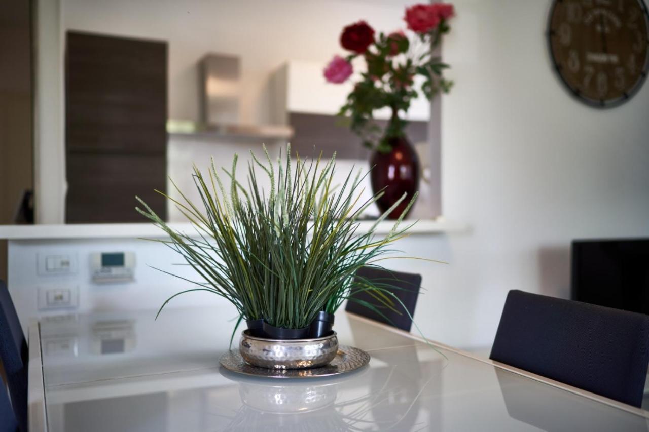 Your Familyapartment In Сирмионе Екстериор снимка