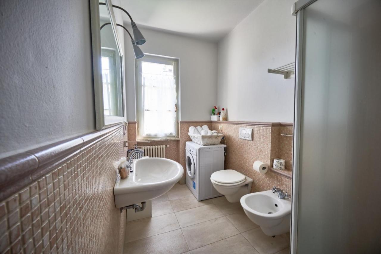 Your Familyapartment In Сирмионе Екстериор снимка